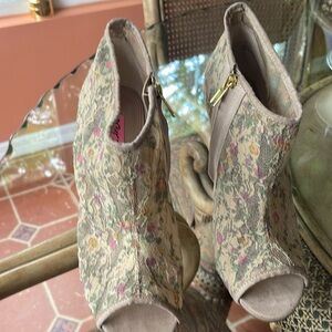 Betsey Johnson bootie